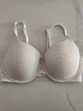 PINK Wear Everywhere T-shirt Lightly Lined Bra